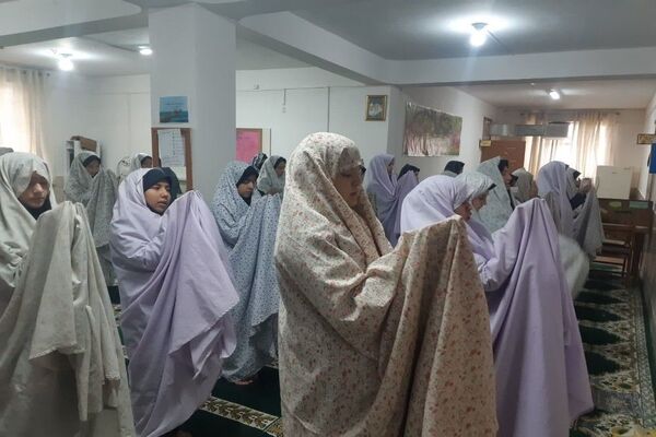 محفل انس با قرآن کریم در دبیرستان شهید مجید دهنوی نیشابور