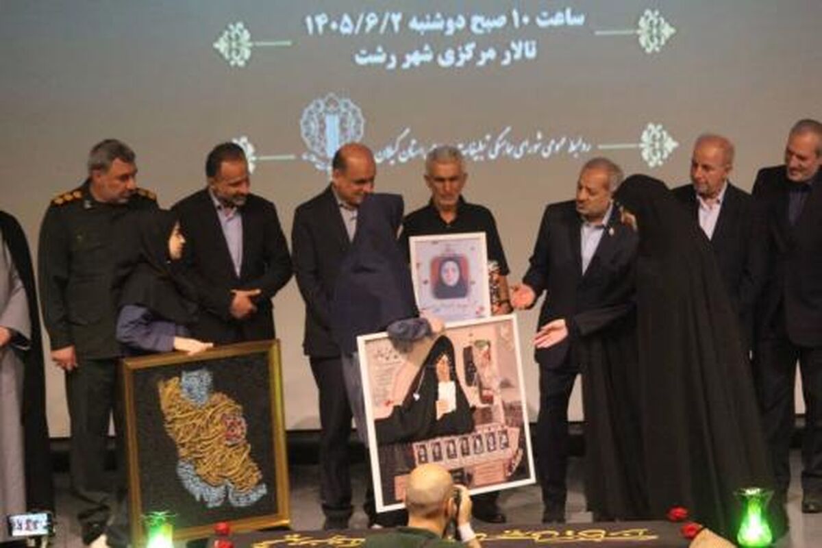 تجلی فرهنگ ایثار در قاب هنر؛ اثر هنرجویان رشتی به وزیر آموزش و پرورش اهدا شد