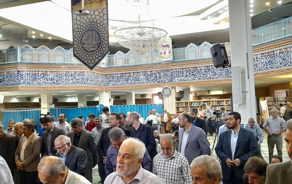 تجدید میثاق سرپرست آموزش وپرورش منطقه پردیس با شهدای گمنام