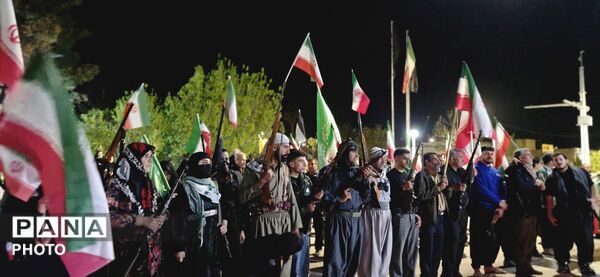 مرزنشینان ایستاده اند مانند زاگرس