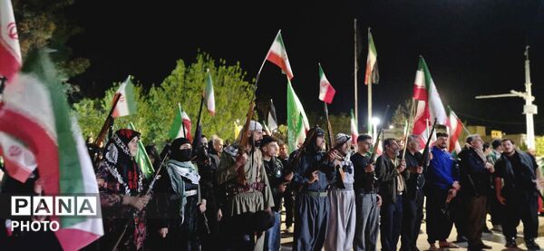 مرزنشینان ایستاده اند مانند زاگرس
