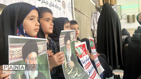 نماز جماعتی که در غم فراق پدر امت خوانده شد