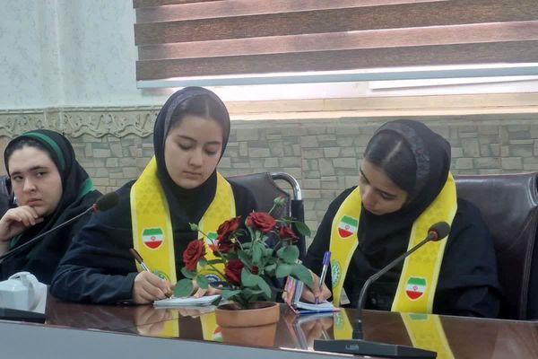جلسه هم‌افزایی و توانمندسازی دانش‌آموزان جدیدالورود خبرگزاری پانا قرچک