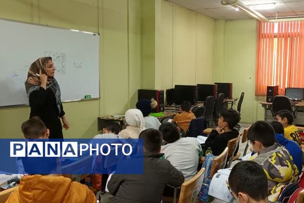 کارگاه ‌های استعداد‌یابی در پژوهش سرای دانش آموزی بصیرت یک ناحیه دو شهرری 