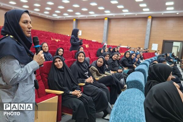 گردهمایی دبیران و آموزگاران تربیت بدنی در کانون فرهنگی تربیتی امام خمینی (ره) به مناسبت هفته تربیت بدنی و ورزش 