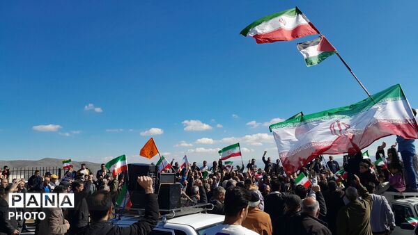 راهپیمایی مردم شهر علی آباد دمق به‌مناسبت روز ۱۲ فروردین