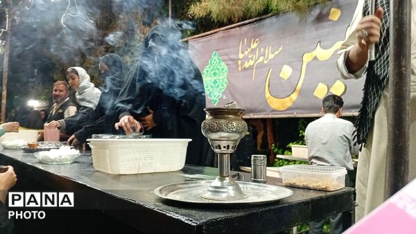 برپایی چایخانه حضرت ام البنین در حاشیه تجمعات کاشمر