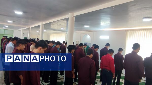 نواخته شدن زنگ نماز در دبیرستان نمونه آیت الله خامنه‌ای کاشمر 