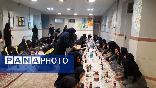 در روز‌های پایانی ماه رمضان دانش‌آموزان پیشتاز میزبان سفره همدلی شدند