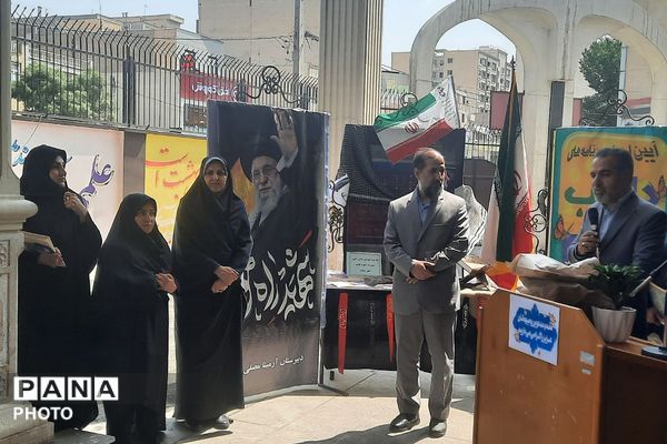 کاشت نهال به یاد شهدای میناب با شعار امنیت، سلامت با صیانت از محیط زیست در ناحیه دو شهرری 