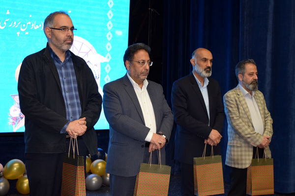 تجلیل از تلاش‌های بی‌وقفه مربیان در همایش خانواده بزرگ پرورشی