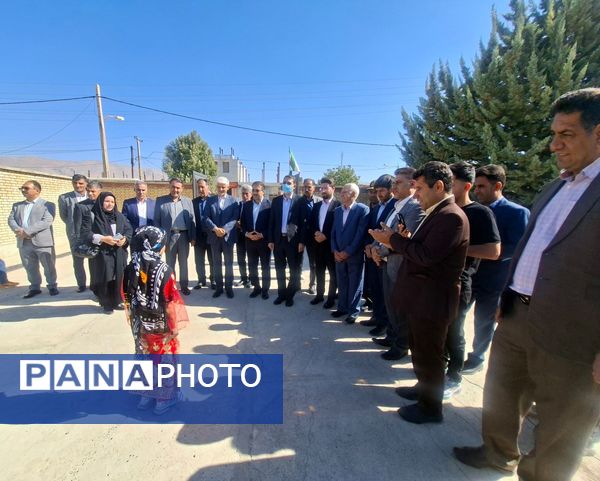 روشن شدن چراغ مدرسه قلم ۱۲ زاغه در ارتباط زنده با رئیس‌جمهور