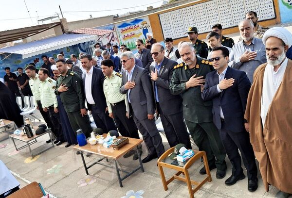 آیین نواختن زنگ شکوفه ها و جوانه ها در شهرستان خلیل‌آباد 