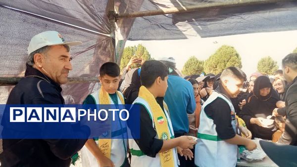 خدمت‌رسانی موکب سازمان دانش‌آموزی کهگیلویه و بویراحمد در پیاده‌روی جاماندگان اربعین