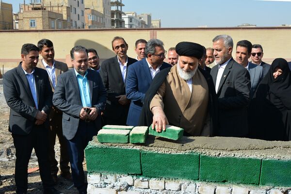 حاج مجید خوئی و بانو کمپانی، سازندگان ۹ کلاس جدید برای دختران بهارستانی