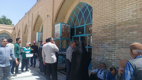 نماز جمعه با حضور مسئولان آموزش و پرورش نیشابور به مناسبت هفته بزرگداشت معلم 