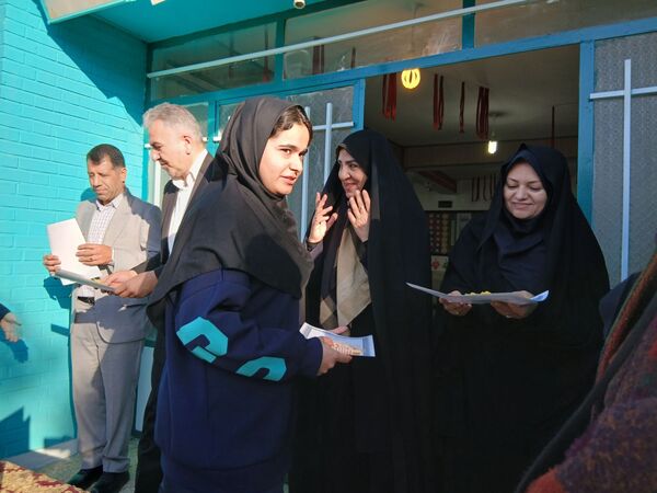  تجلیل از همیاران معلم در دبیرستان فاطمیه