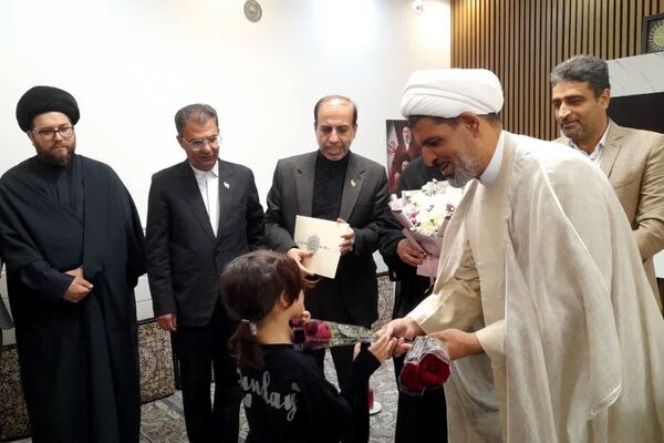 دیدار مسئولان آموزش و پرورش قم با خانواده شهید «حسین نجفی»