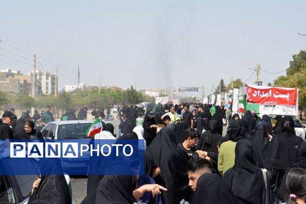 پیاده روی دلدادگان اربعین حسینی ع در اسلامشهر به سوی امامزاده اسماعیل