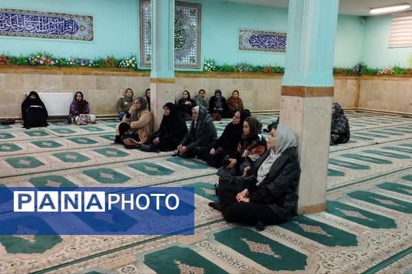 جلسه‌ آموزش خانواده در رباط‌کریم