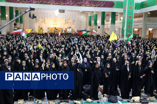 اجتماع عظیم دختران دانشجوی کشور در حرم حضرت معصومه(س)