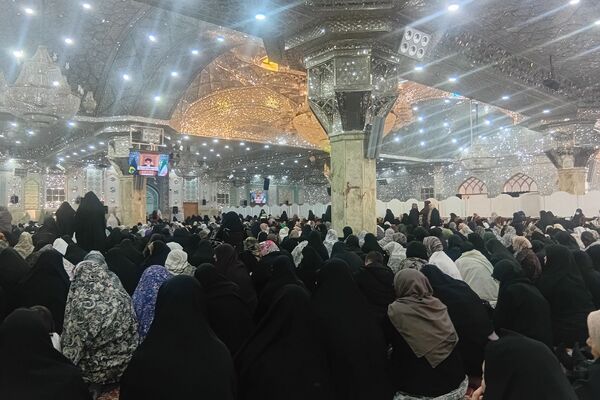 حضور دانش‌آموزان و فرهنگیان ناحیه دو شهرری در نماز جمعه 