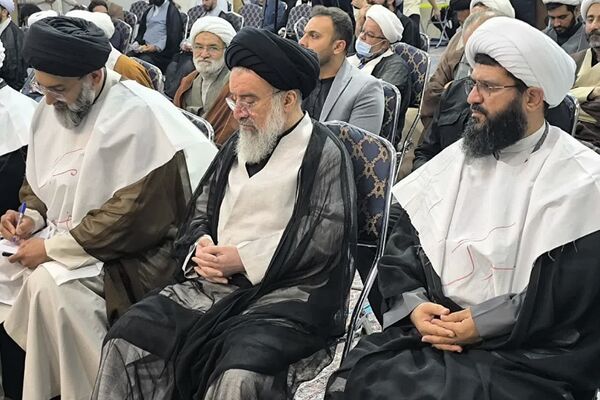  پیشوا در شب وداع؛ عالمان دینی و مسئولان با امام خویش پیمان دوباره بستند