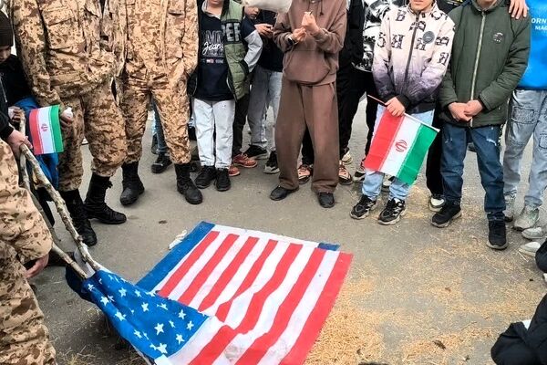 راهپیمایی ۲۲ بهمن در مینودشت