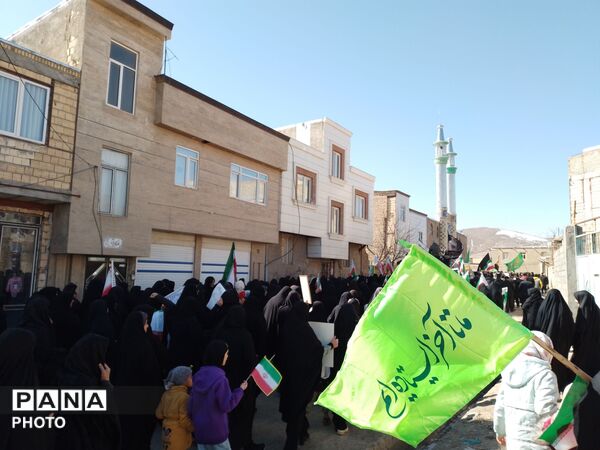 حضور دانش‌آموزان دبیرستان باهنر  در راهپیمایی روز هفتم شهادت رهبر انقلاب