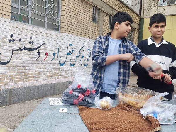 برپایی بازارچه دانش‌آموزی به‌مناسبت عید مبعث 
