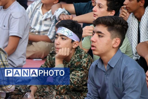 پویندگان پسر دوره ولایت (ایرانیوم ) در گلستان شهدای اصفهان 