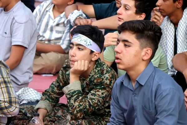 پویندگان پسر دوره ولایت (ایرانیوم ) در گلستان شهدای اصفهان 