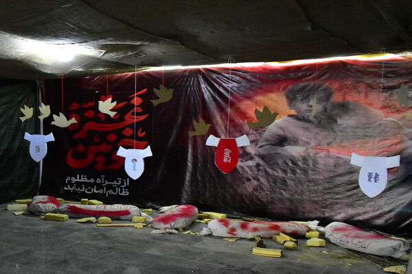 بازدید مسئولان از نمایشگاه «مهر مادری» در ورزشگاه یاسوج