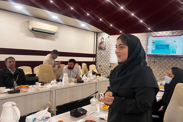 تقدیر از دانش‌آموز نخبه پژوهش‌سرای کاوش در شورای آموزش و پرورش کهریزک