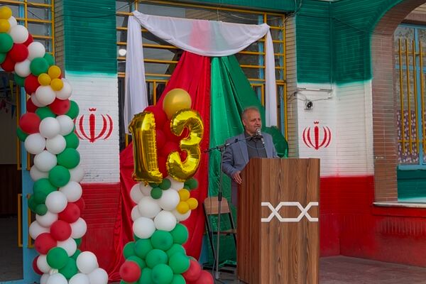 دانش‌آموزان دبستان معمارزاده در سیزده آبان