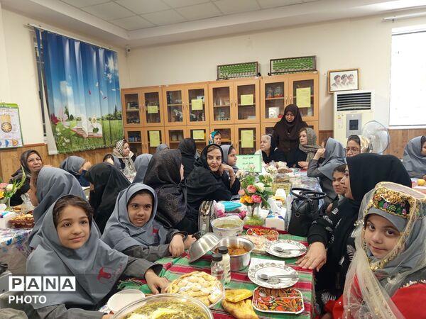  طعم غذای سنتی مادر بزرگ ها ، زیر سقف دبستان مصلی نژادحضرت زینب (س)
