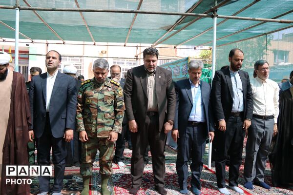 زنگ نماز در مدارس مشهد با حضور نماینده ولی‌فقیه در خراسان رضوی 