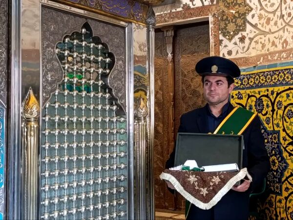 مراسم غبار روبی و زیارت ضریح مطهر سلطانعلی ابن امام محمد باقر (ع) در کربلای ایران 