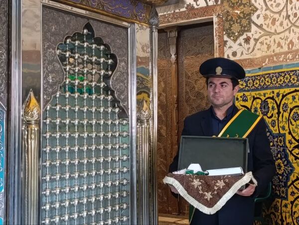 مراسم غبار روبی و زیارت ضریح مطهر سلطانعلی ابن امام محمد باقر (ع) در کربلای ایران 