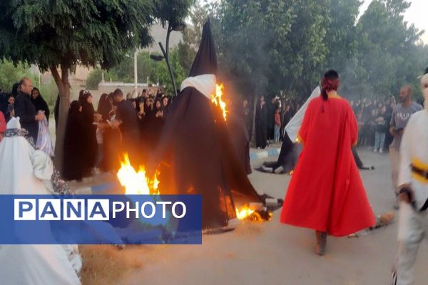 مراسم نمادین آتیش زدن خیمه ها در عصر روز عاشورا در شهر بار