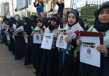 گزارش خبرنگار پانا از چهلمین روز شهادت قائد امت و شهدای میناب
