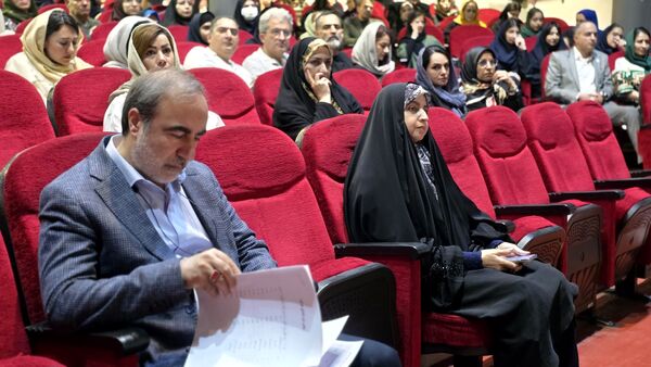 تقدیر و تجلیل از ستارگان درخشان هنرستان هنرهای زیبای اصفهان