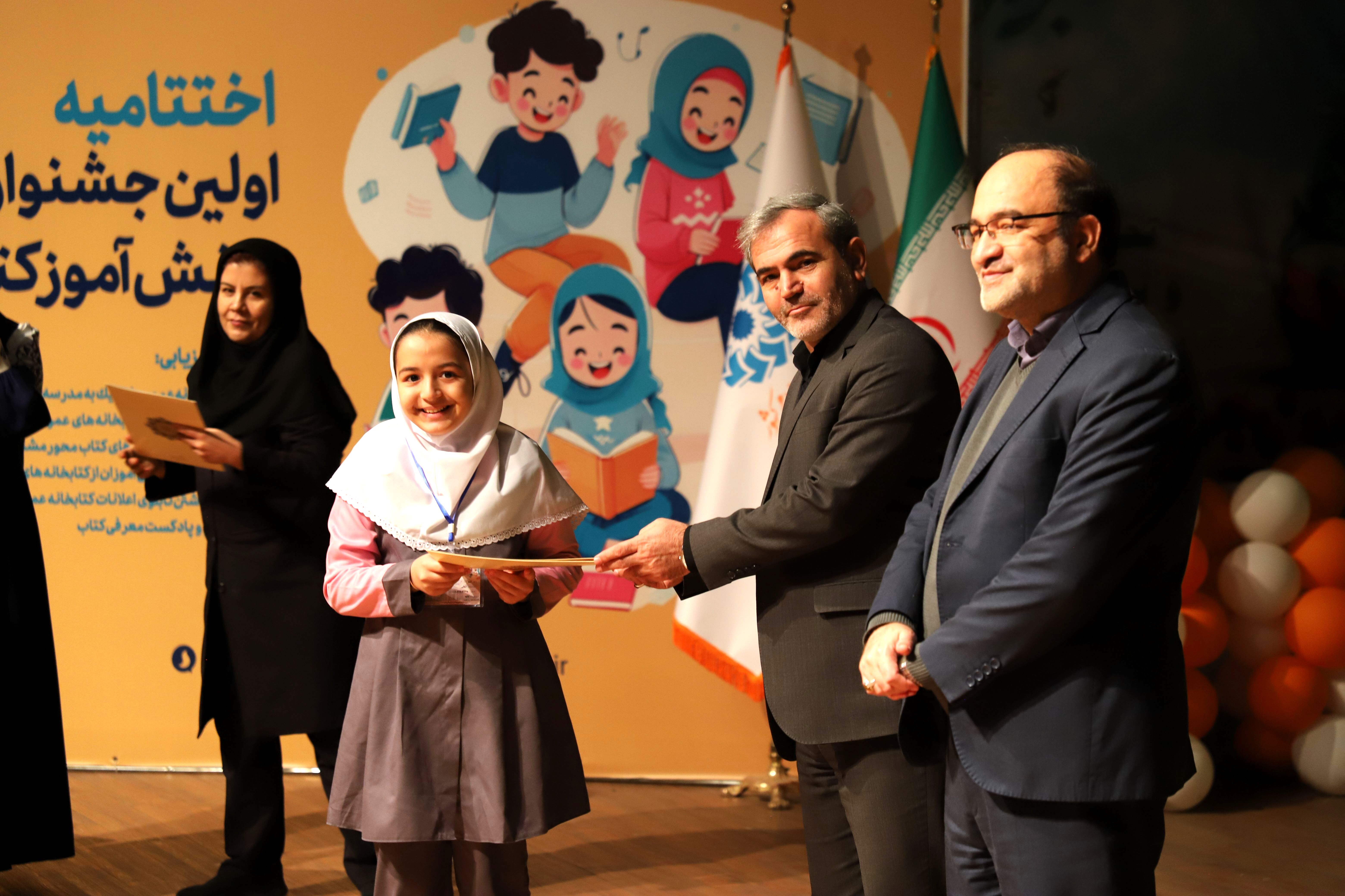 کتابیاران برتر دانش‌آموزی آذربایجان شرقی معرفی شدند