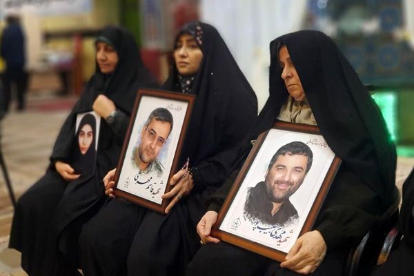 آغاز آیین معنوی اعتکاف در مصلای اسلامشهر با حضور گسترده نوجوانان