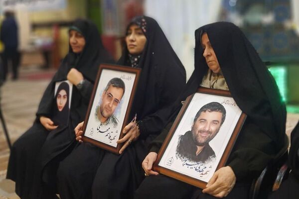 آغاز آیین معنوی اعتکاف در مصلای اسلامشهر با حضور گسترده نوجوانان