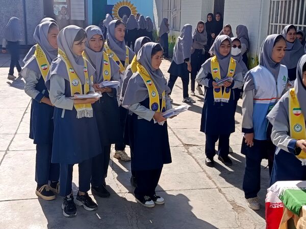 جشن عاطفه‌ها در دبیرستان افق خواف 