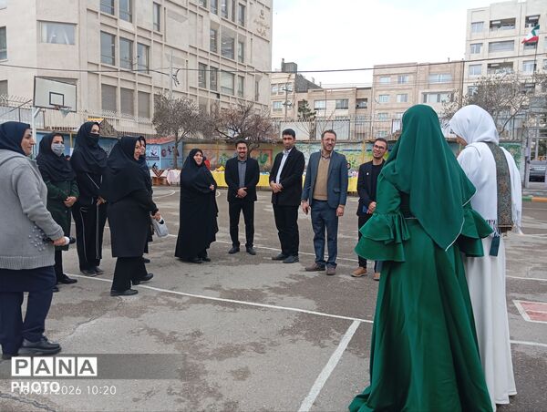 بازارچه کسب و کار دانش آموزی در دبیرستان افشار نژاد ناحیه پنج مشهد