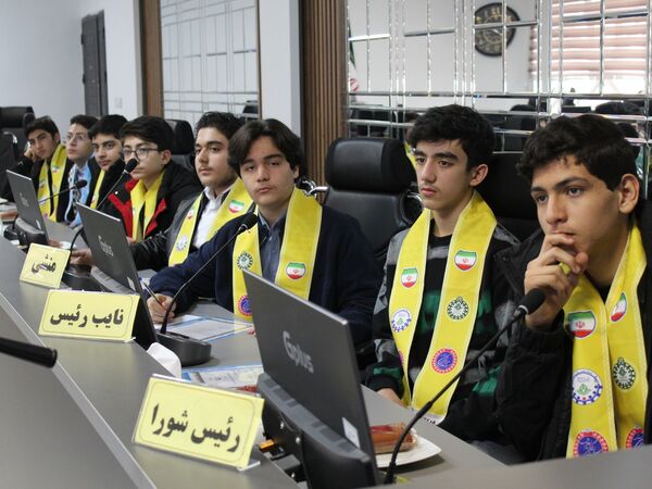اولین نشست هیئت‌رئیسه و اعضای شورای دانش‌آموزی آموزش و پرورش ناحیه ۶  
