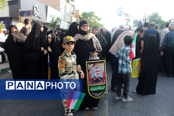 جلوه‌های حماسی از حضور نوجوانان قمی در مراسم تشییع شهدا 