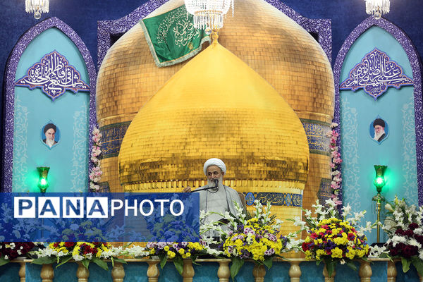 گل آرایی ضریح مطهر حضرت معصومه(س) به مناسبت روز دختر